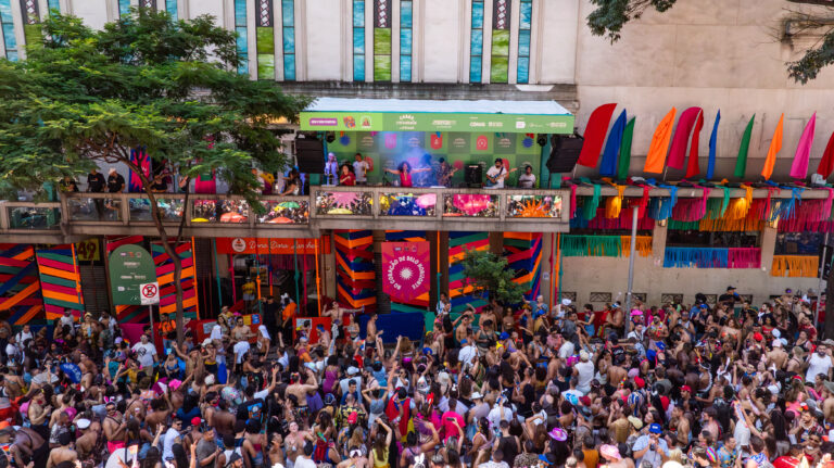 Carnavaranda: O Cine Theatro Brasil é palco vivo do Carnaval de BH